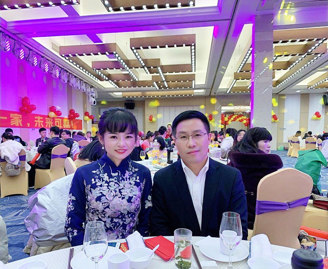 小夫妻電商創(chuàng)業(yè)花式秀恩愛，玩出1+1=4億